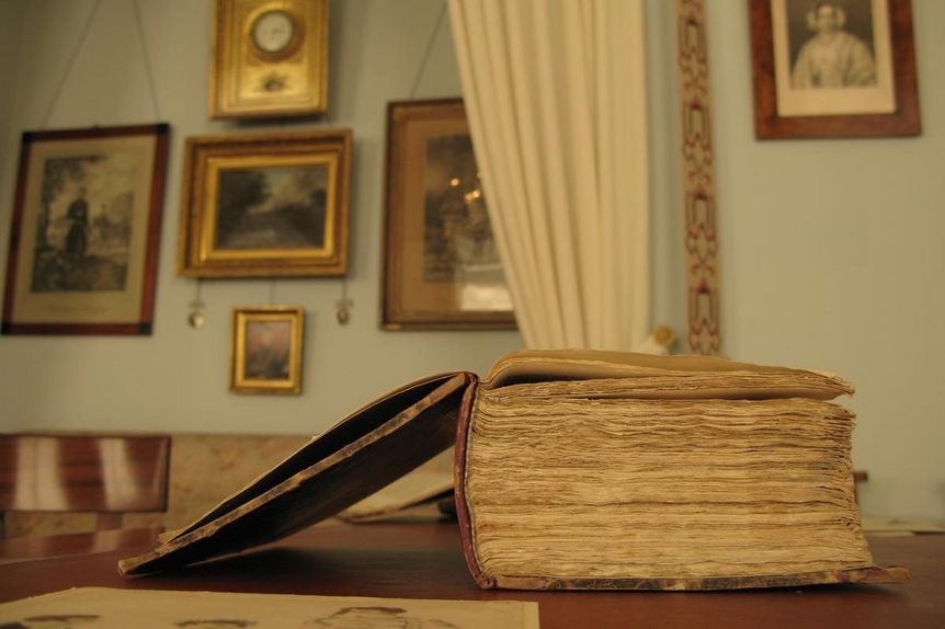 Book in the living room at Kirchheim Palace.